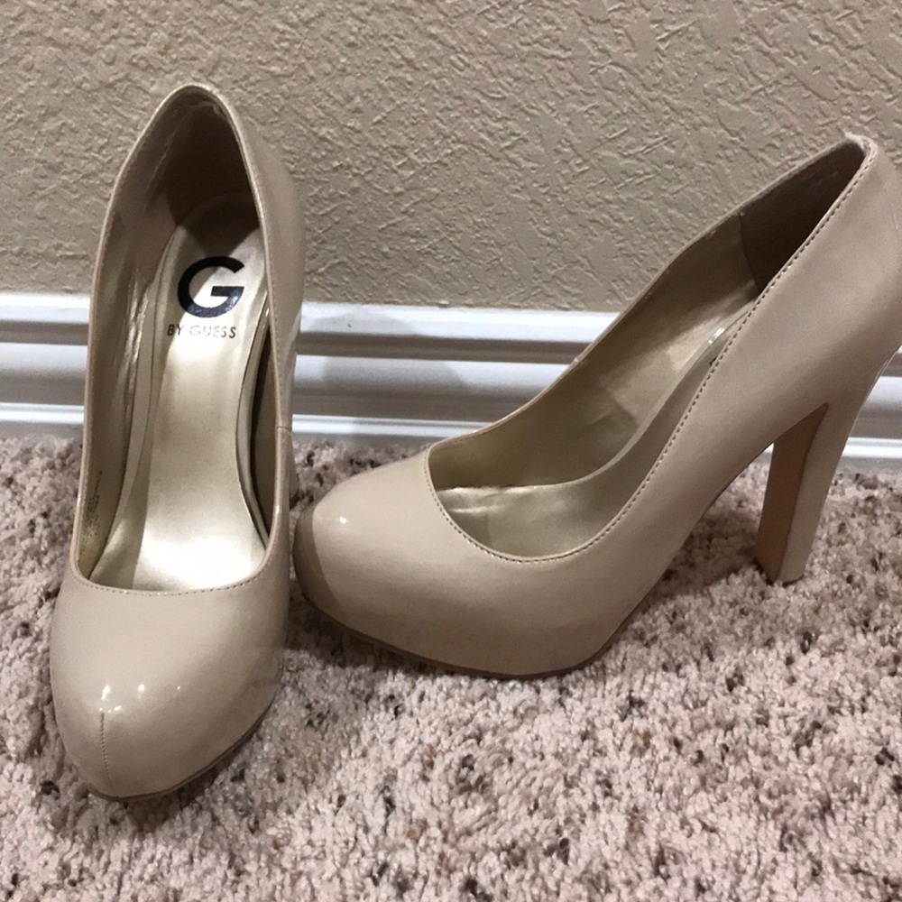 Guess pumps